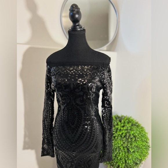 Off shoulder floor length bodycon dress. - Picture 3 of 4